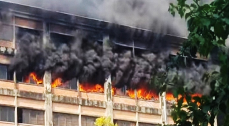 চট্টগ্রাম ইপিজেডে পোশাক কারখানায় ভয়াবহ অগ্নিকাণ্ড